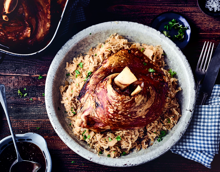 EDEKA-Rezept Schweinshaxen mit Biersauce