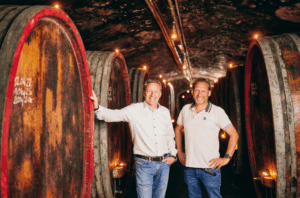 Bernd und Andreas Spreitzer in ihrem Weingut Spreitzer im Rheingau