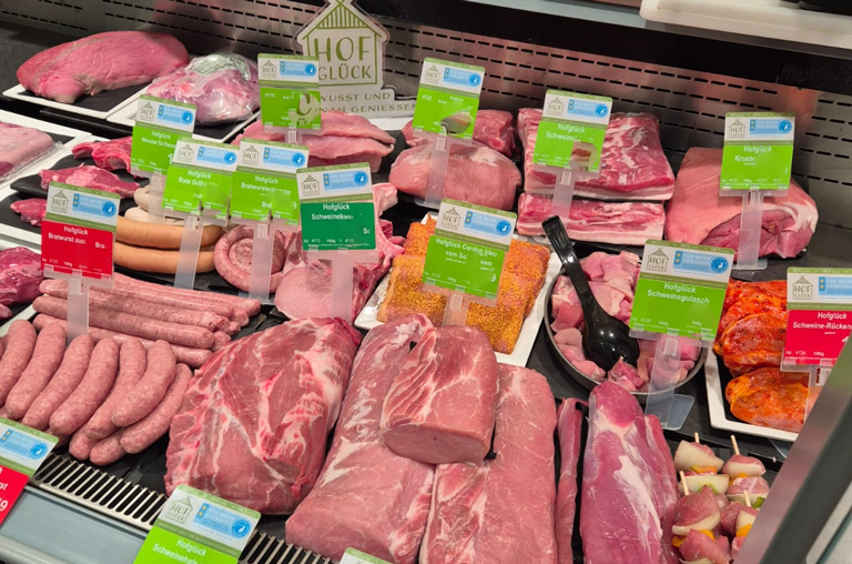 Hofglück-FLeisch in der Theke von EDEKA GEorg