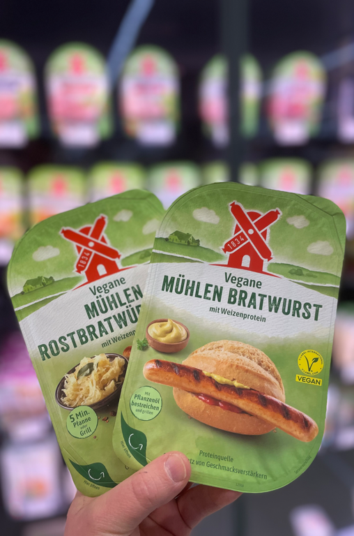 vegane Mühlenbratwurst und Mühlen-Rostbratwurst Rügenwalder Mühle Nahansicht