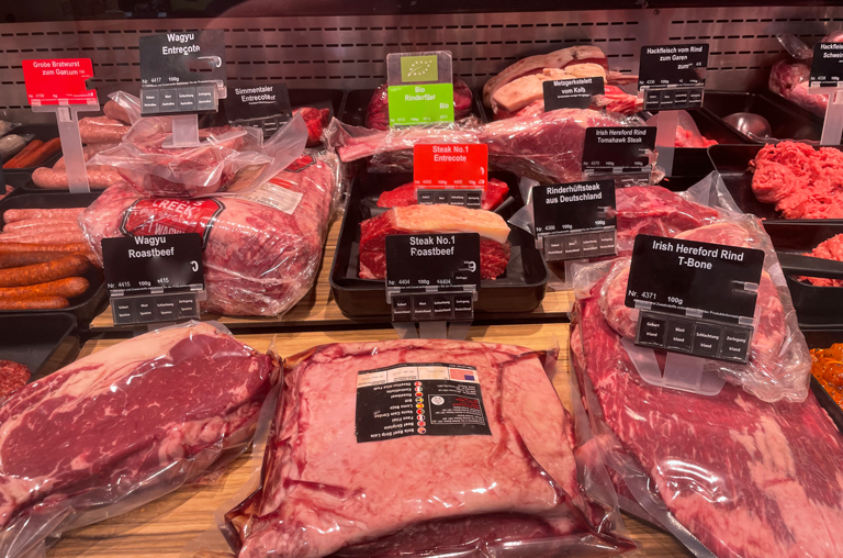 Die Premium- Zuschnitte wie Flanksteaks, Rumpsteak und Entrecotes