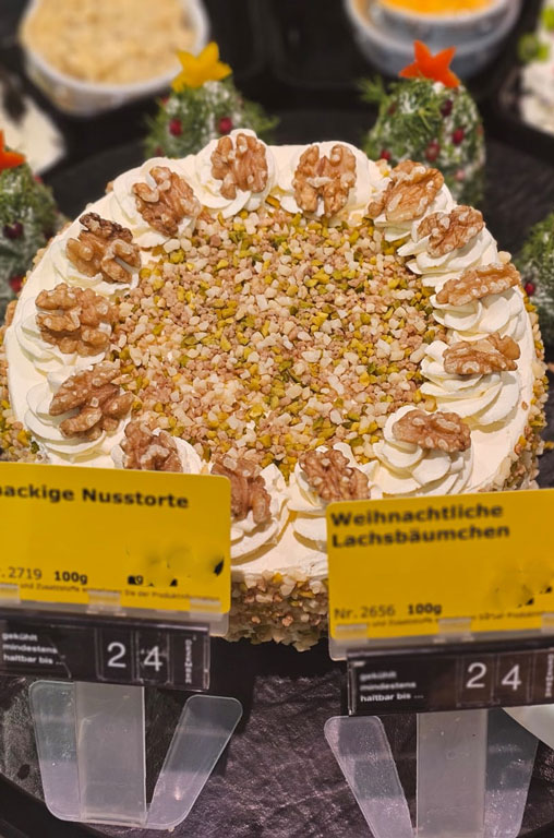 Frischkäsetorte mit Nüssen