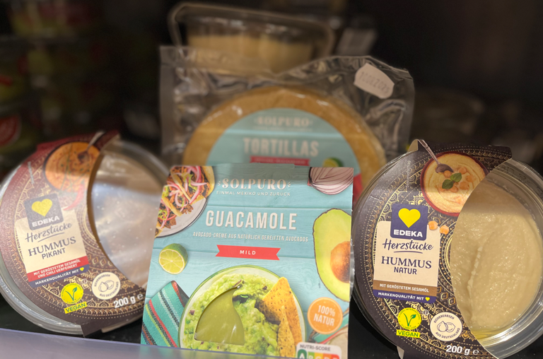 EDEKA Georg internationales Sortiment; Hummus und Guacamole