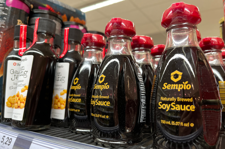 EDEKA Georg internationales Sortiment; Sempio Soya Sauce