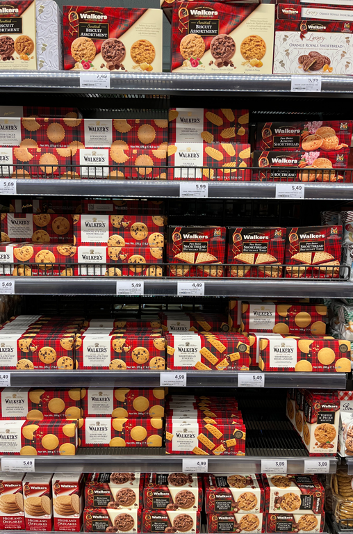 EDEKA Georg internationales Sortiment; Walkers Sortiment, britisch