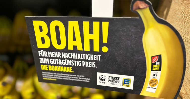 Regalschild, dass die Besonderheit der EDEKA Boahnane werblich anpreist