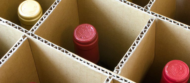 Weinflaschen in Karton