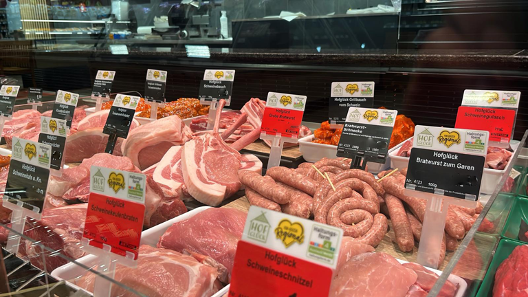 Hofglück Produkte in der Theke von EDEKA Georg in Idstein